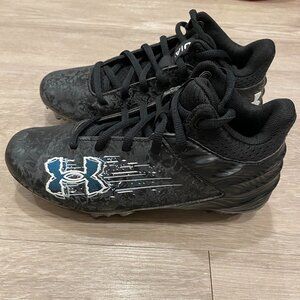 Boy's Size 2Y | Under Armour Blur Select MC Jr Football Cleats Black 3027976-001